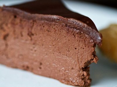 Postre de manzana y chocolate sin horno y sin harinas: con 4 ingredientes y muy fácil, una receta que sorprende