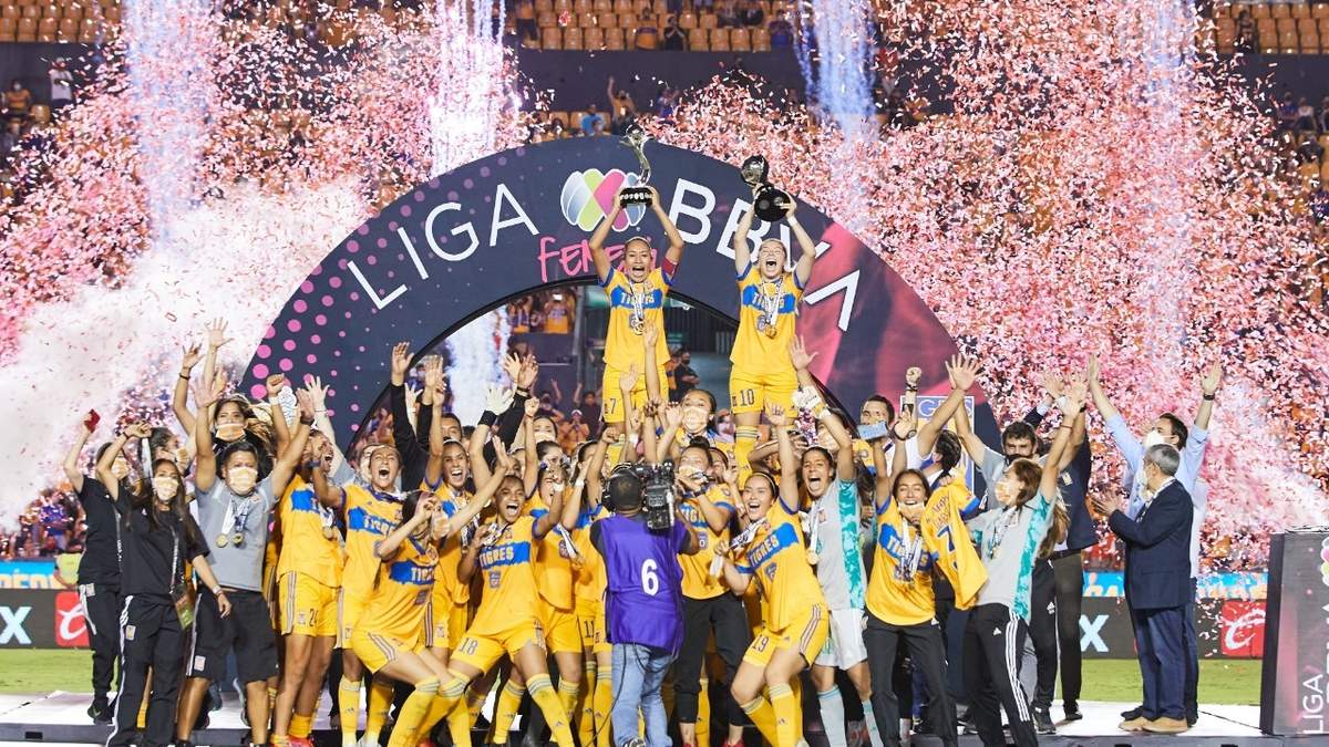 Tigres femenil levanta el trofeo de campeonato