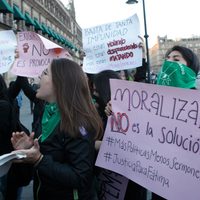 Mujeres vuelven a Palacio y realizan pintas ahora por el asesinato de Fátima