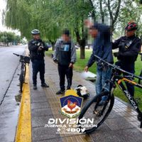 Un hombre con pedido de captura caminaba por Avenida Olascoaga