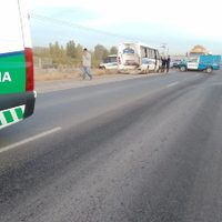 Un choque entre un camión y un minibus terminó con 23 personas hospitalizadas