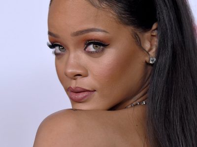 ¡Fue el centro de atención! Rihanna publicó el famoso vestido que utilizó en la fiesta post Oscar