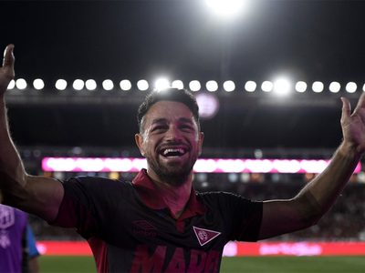 Emblema de Lanús: Laucha Acosta se emocionó en su retiro del fútbol profesional