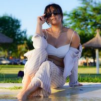 Estilosa sin sacrificar la comodidad: Ángela Leiva logra la combinación más trendy con ítems que tenés en el placard