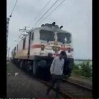 Tren embiste a adolescente que grababa un video para Instagram y TikTok (Video)
