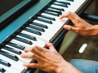 Luciano, el intérprete de canciones de Zapala que armó un dúo con su maestra