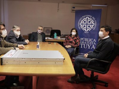 El vicegobernador entregó tres servidores de alta tecnología a la UNCo