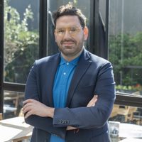 Damián Betular se prepara para inaugurar su elegante emprendimiento