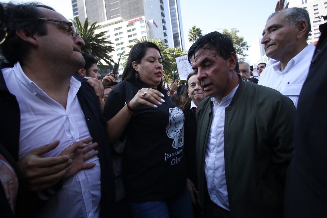 Adán marcha