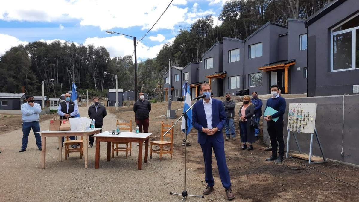 Inauguración de viviendas en Villa La Angostura. Fuente: (Twitter)