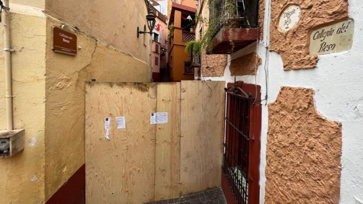 Callejón de Beso clausurado