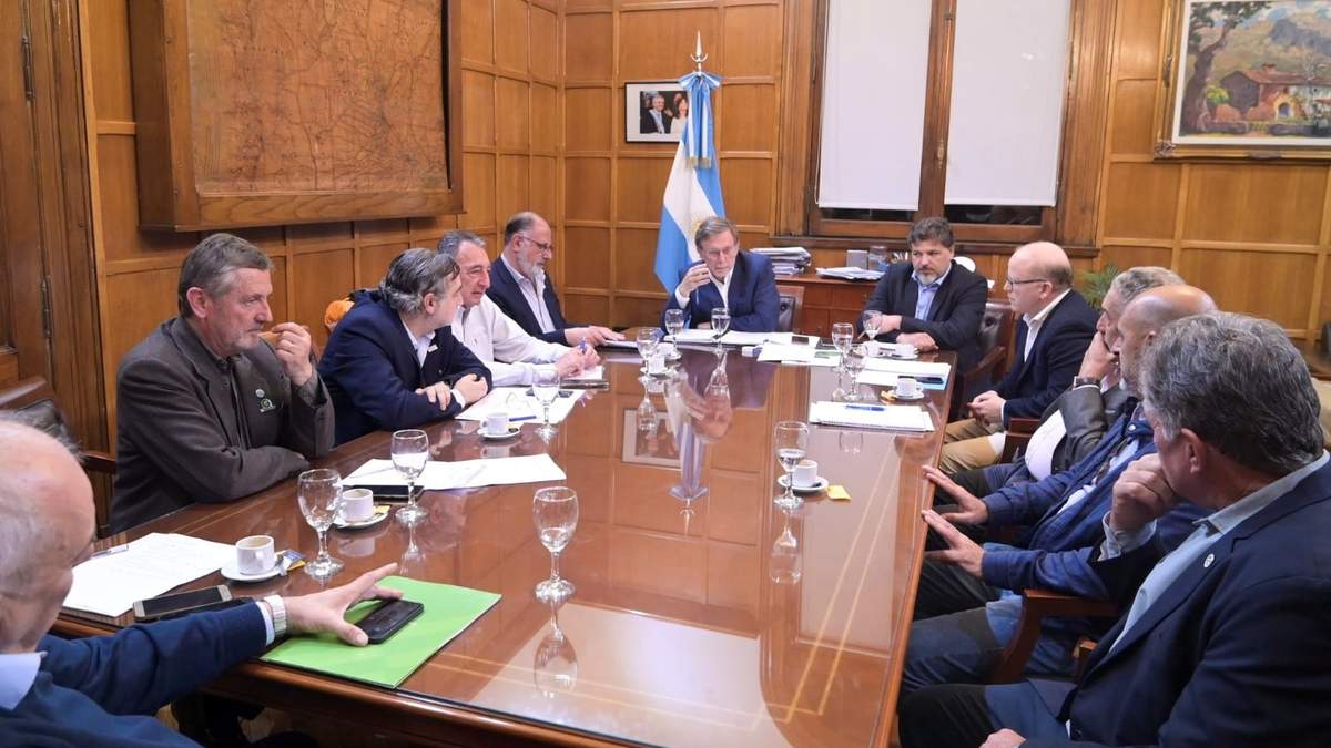 Imágenes de la reunión. Fuente: (Twitter)