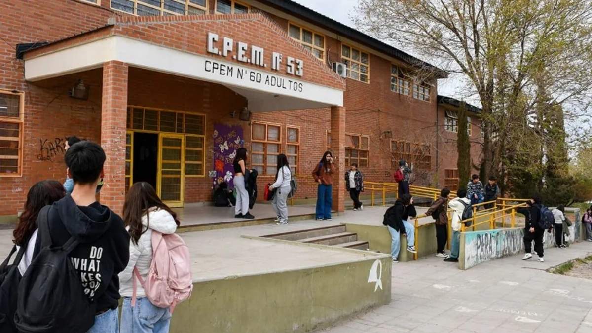 El programa está orientado a egresados del nivel secundario que adeuden materias. Fuente: (Gobierno de Neuquén)