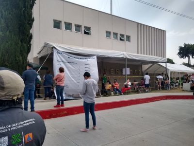 Detienen a dos sujetos que se disfrazaron de adulto mayor para ser vacunados en Coyoacán