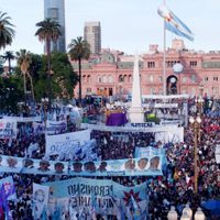 76vo aniversario del Día de la Lealtad Peronista: cientos de personas llenaron la Plaza de Mayo