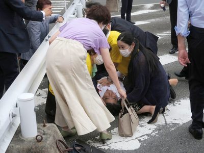 Muere Shinzo Abe, exprimer ministro de Japón, tras ser baleado durante un acto de campaña en Nara