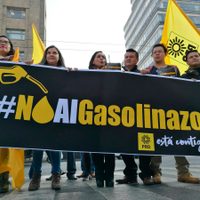Protesta PRD contra gasolinazo; "tenemos calidad moral porque no votamos a favor de la energética"