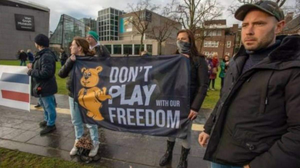 Manifestación en contra de las restricciones impuestas por el coronavirus