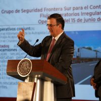 Los 791 migrantes hallados en tráileres pagaron hasta 69 mdp a polleros: Ebrard