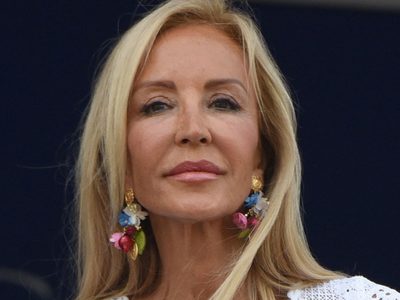 Con 71 años, Carmen Lomana no le teme al conjunto en 2 piezas para el mar