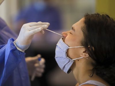 Neuquén termina el fin de semana con un descenso en los casos diarios de coronavirus