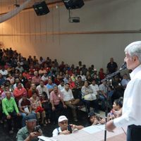 AMLO llama a los senadores de Morena, PRI y PAN a impedir la destitución de Nieto