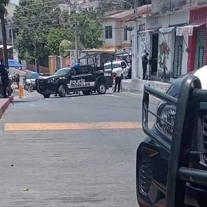 Policía de Morelos en la estética donde se llevó a cabo el ataque armado