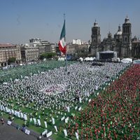 CDMX establece Récord Guinness con la clase de futbol más grande del mundo (Videos)