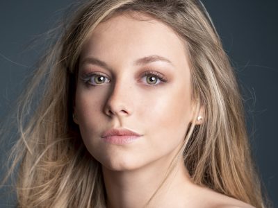 Imagen glam: Ester Expósito y unas fotos de portada inigualables para "InStyle"
