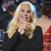 ¡Emplumada y de fiesta! Susana Giménez compartió una fotografía retro con un famoso actor. ¡Qué top!