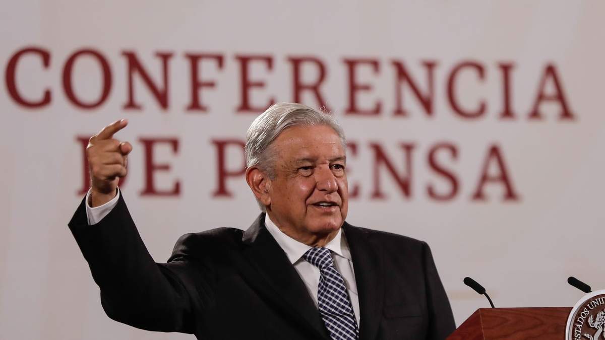 AMLO celebra triunfo de la maestra Delfina Gómez Álvarez