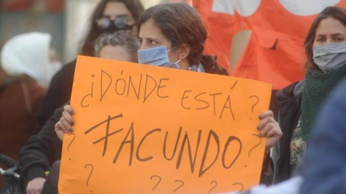 Manifestantes exigen conocer el paradero del joven desaparecido, Facundo Astudillo Castro. Fuente: (Twitter)