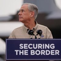 AMLO cuestiona a Greg Abbott: "¿cómo va a resolver la pandemia del fentanilo? ¿con los Robocop?"