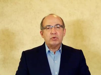 Felipe Calderón tunde a García Vilchis por llevar "Fifí-bolsa de la pobreza franciscana"
