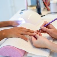 Nail art transparente: un diseño de uñas muy fácil y para deslumbrar de inmediato