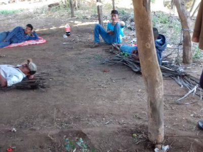 Liberan a indígenas que fueron encadenados en Santa María Ostula, Michoacán