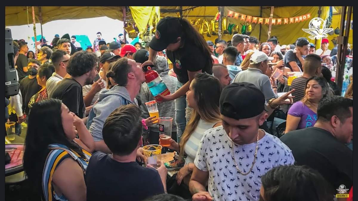 Las "chelerías" en Tepito operan sin medidas sanitarias por la pandemia