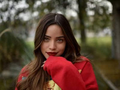 La planta de moda que eligió Emilia Mernes para decorar su departamento