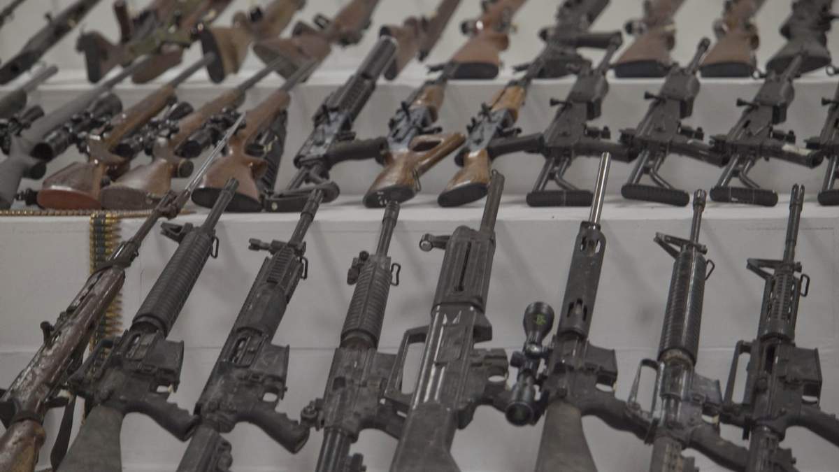 Armas incautadas e presuntos miembros de Los Zetas en 2011