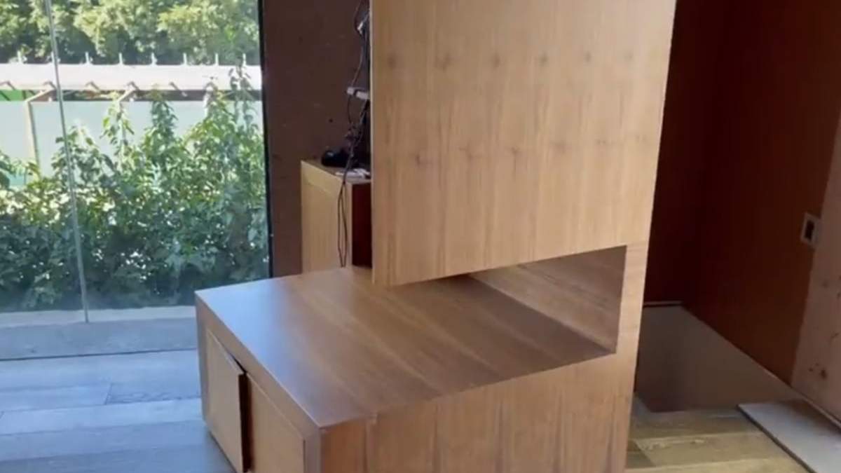 El mueble tras el cual se encuentra la salida secreta del "búnker" en la Casa de Gobierno de Michoacán