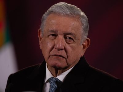 Loret de Mola tiene un departamento “que no lo tiene ni Slim”: AMLO