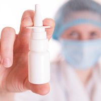 Coronavirus: científicos argentinos desarrollaron un spray nasal para prevenir los contagios