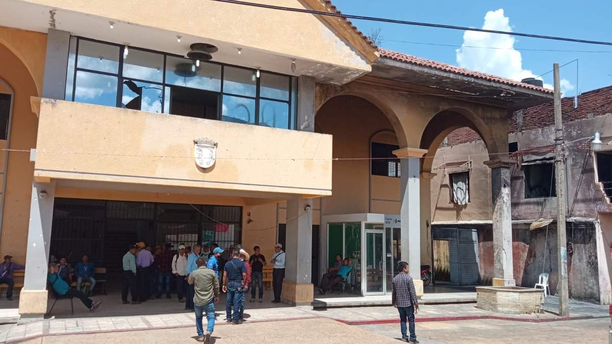 Miembros de la comisión se reunieron con familiares de los desaparecidos