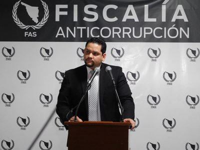Primo de Padrés obtiene 1.2 mdp por venta de plazas magisteriales