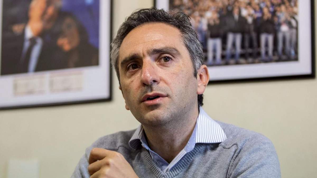 Andrés Larroque se suma a la lista de funcionarios positivos en coronavirus. Fuente: (Twitter)