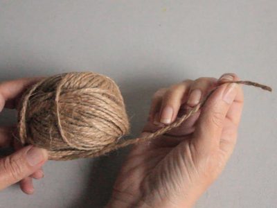Poné en práctica el truco de la abuela para transformar tu balcón: plantas, macramé y un toque bohemio en tendencia