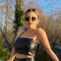 Una postal de ensueño: a puro glamour, Evangelina Anderson se lució a bordo de un barco en Marbella