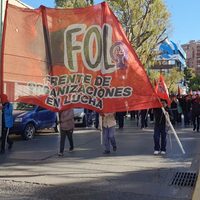 Organizaciones sociales realizan corte total de la Avenida Argentina de Neuquén capital
