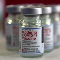 Aprobaron la aplicación de la vacuna de Moderna en menores de edad en Argentina