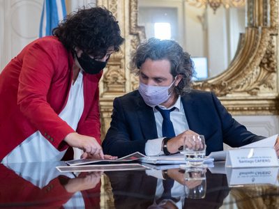 Expectativas por la vacuna Pfizer: el Gobierno autorizaría la compra por decreto